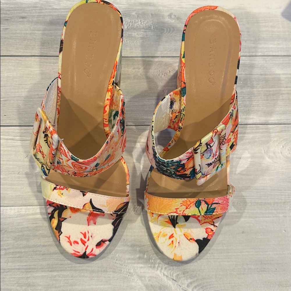 BAMBOO Sz 8.5 Floral Block Heels Vibrant Floral Design • NEW! - Picture 2 of 7